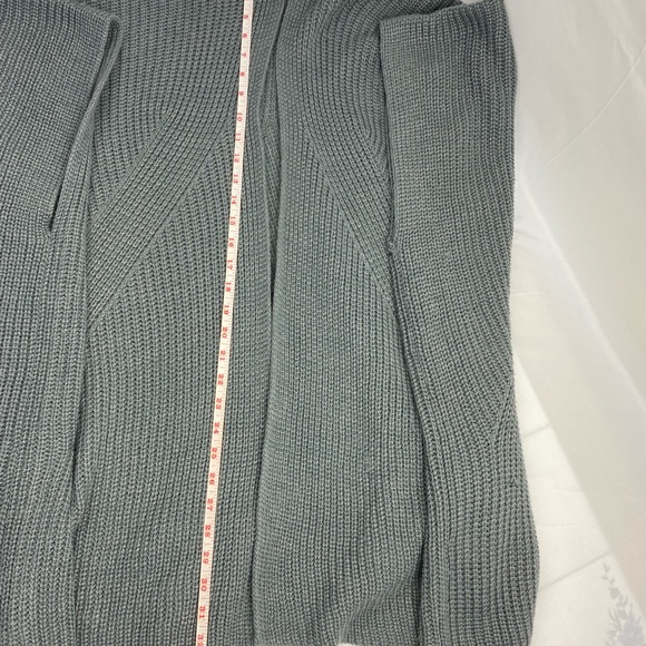 Universal Thread- Short sleeves sweater. (Shawl) One size. Gray. Open front. - Picture 2 of 5